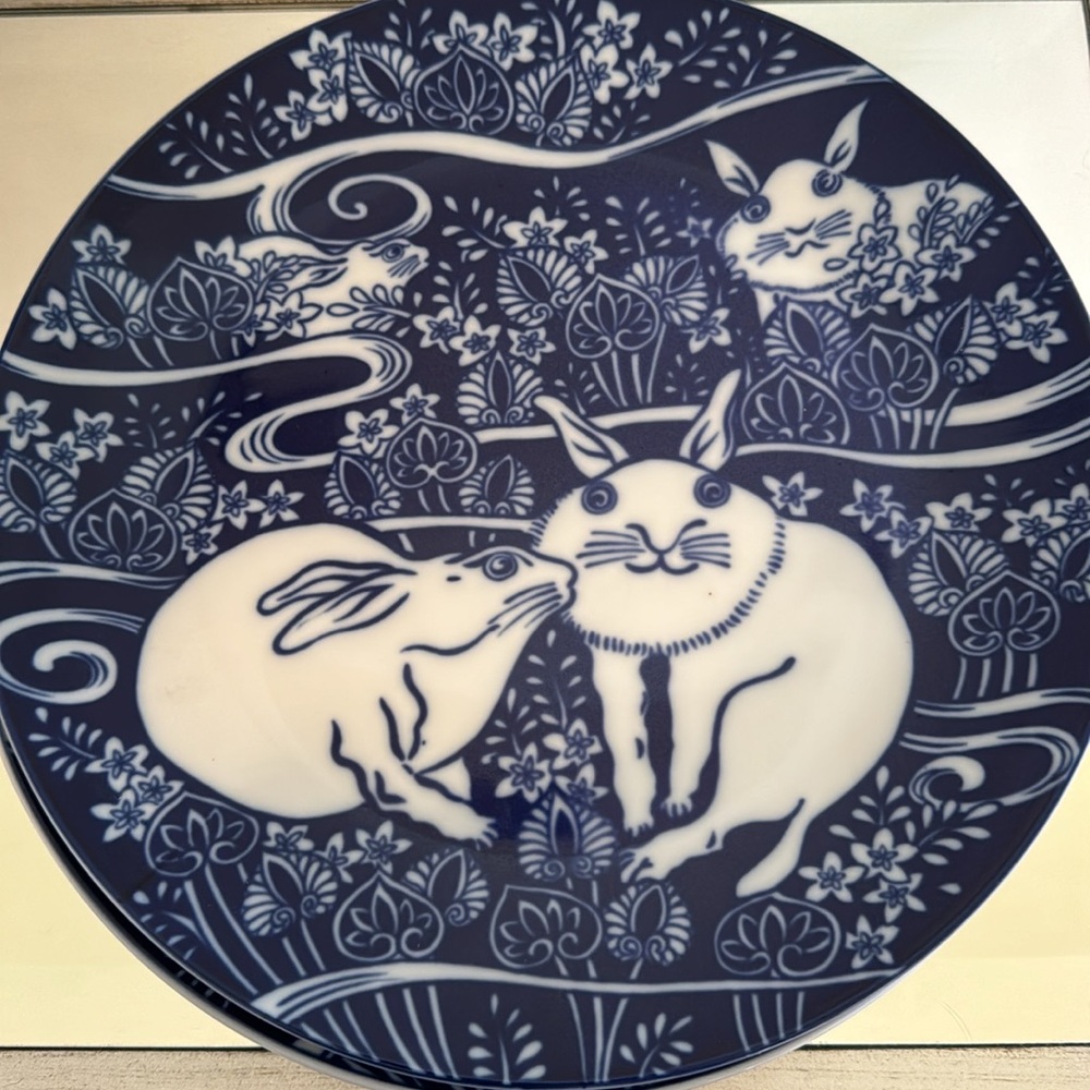 SIGMA BLUE RABBIT TABLESETTER SET OF 4 DINNER PLATES - Picture 5 of 6